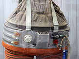 Dekompresní oblek (foto: Anagoria, wikiemdia.org)