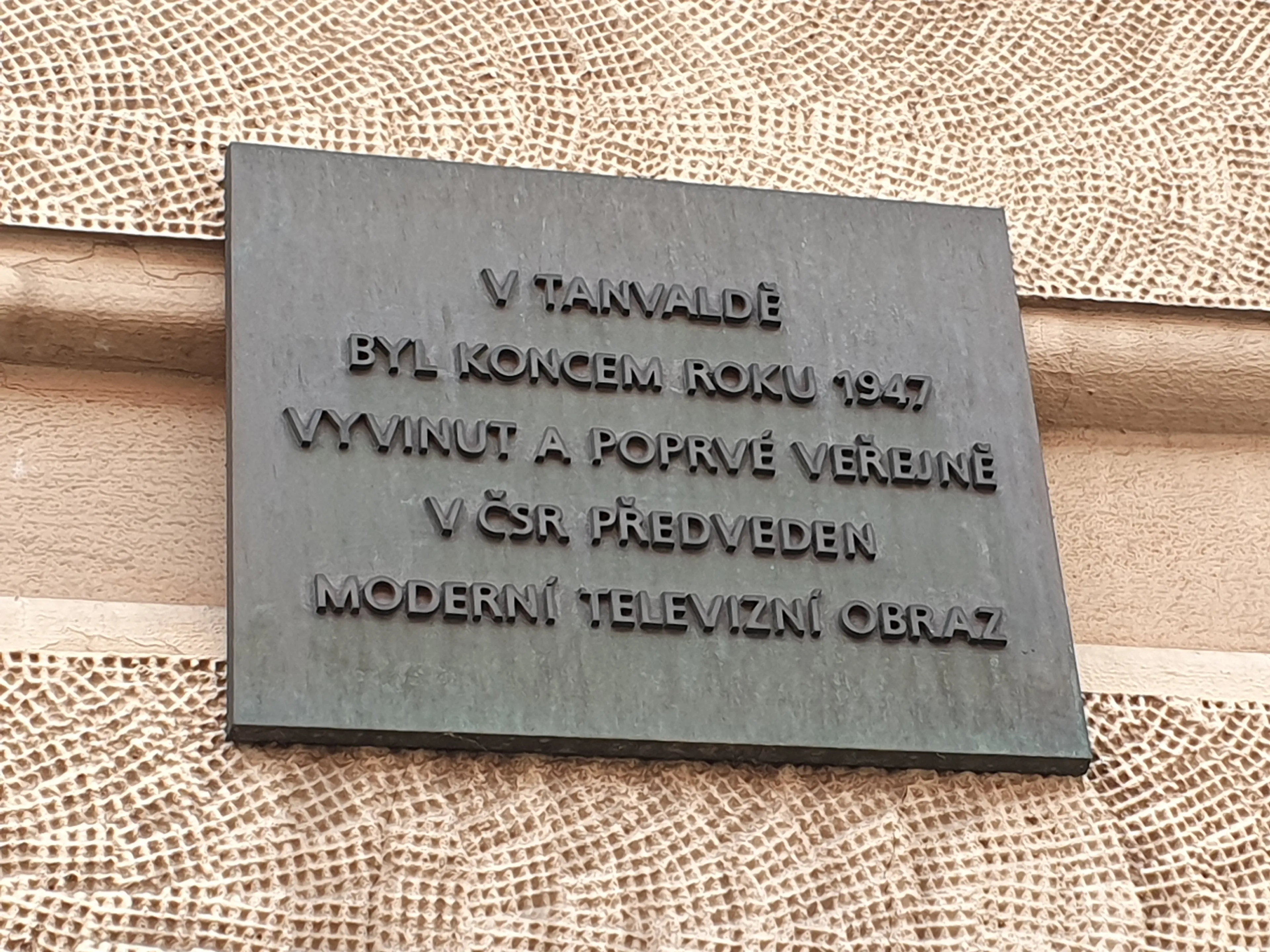 Pamětní deska v Tanvaldu.