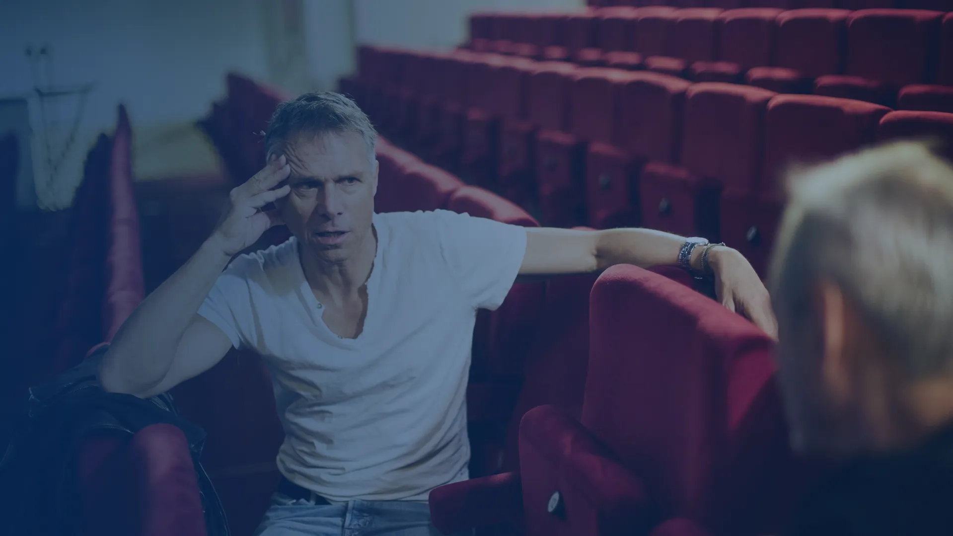 „Živím se tím, co mě baví. A úžasná rodina, to je bonus,“ říká v novém dokumentu Janek Ledecký