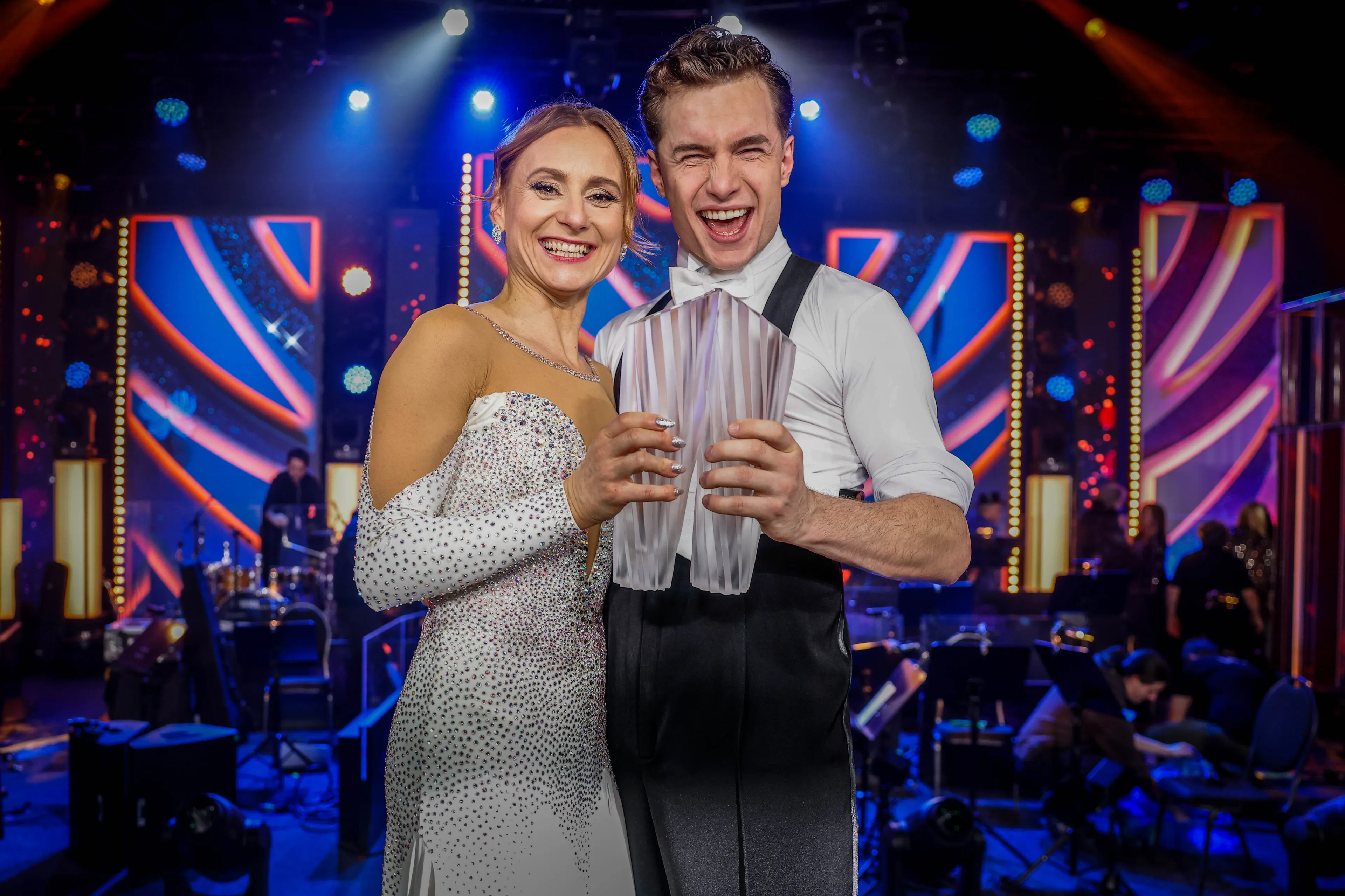 Oskar Hes a Kateřina Bartuněk Hrstková_2 © Česká televize_foto_Mikuláš Křepelka