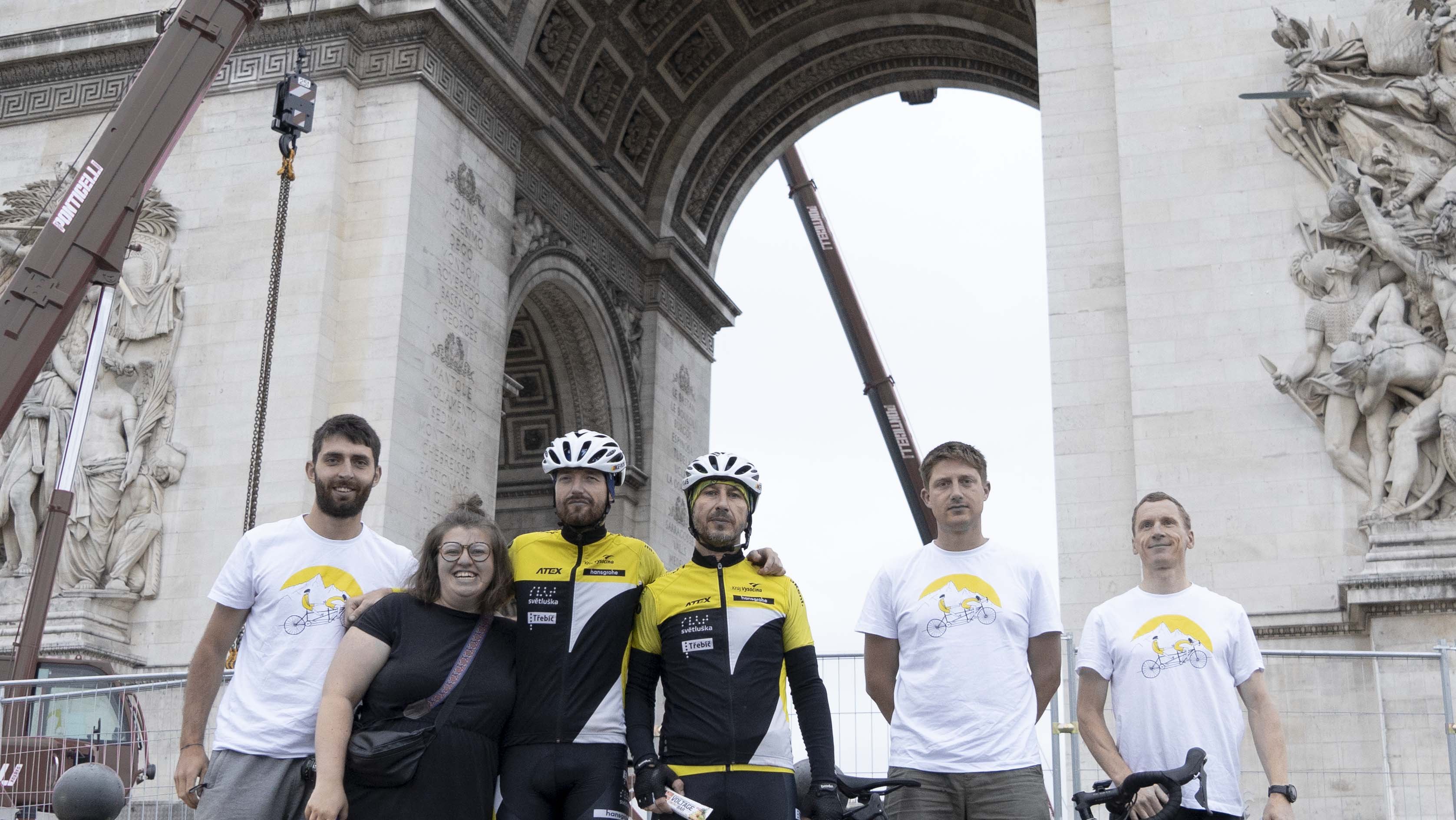 Tour de France ve tmě_Paris