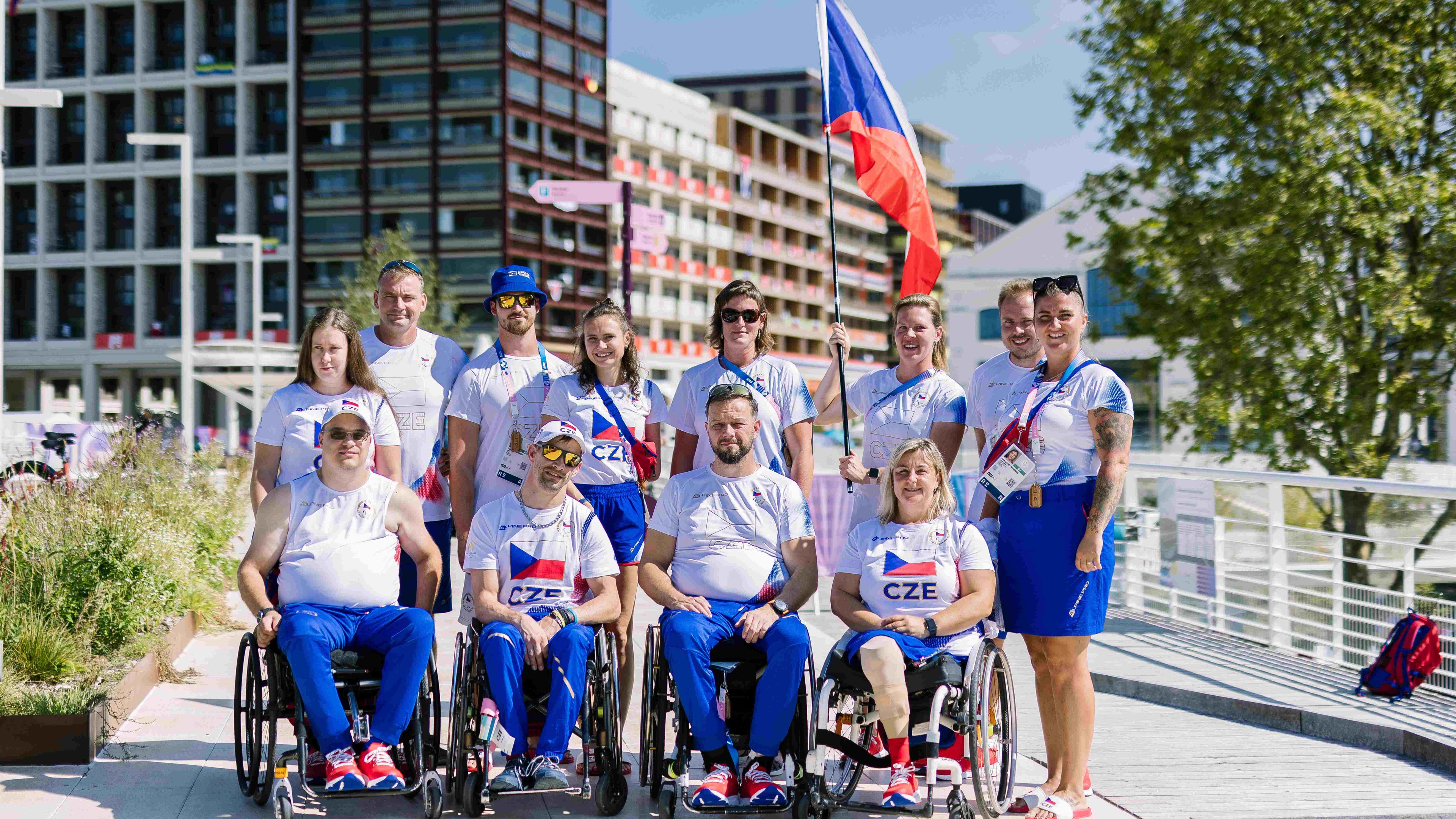 Vlajkonoši atleti © Český paralympijský tým