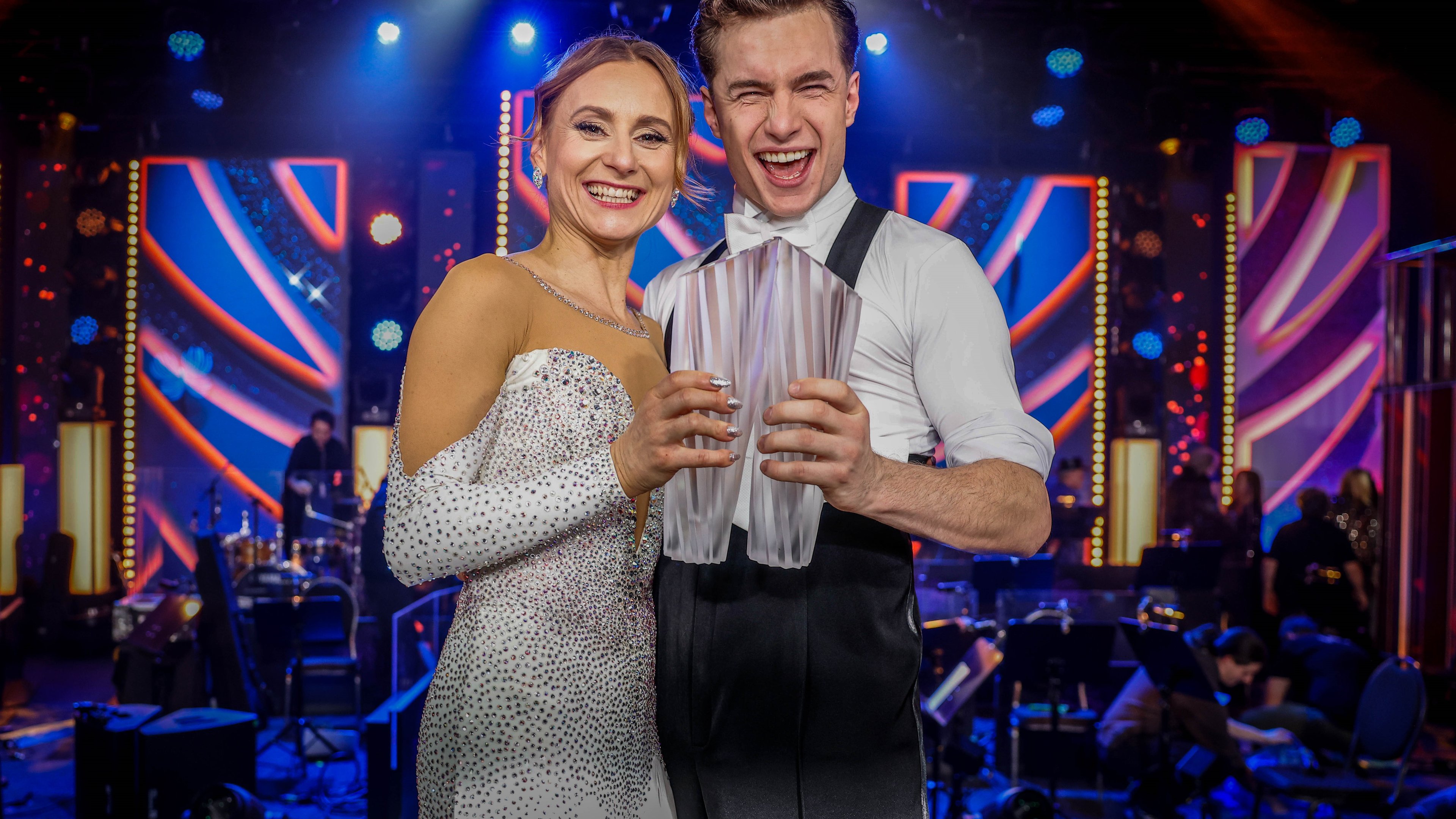 Oskar Hes a Kateřina Bartuněk Hrstková_2 © Česká televize_foto_Mikuláš Křepelka