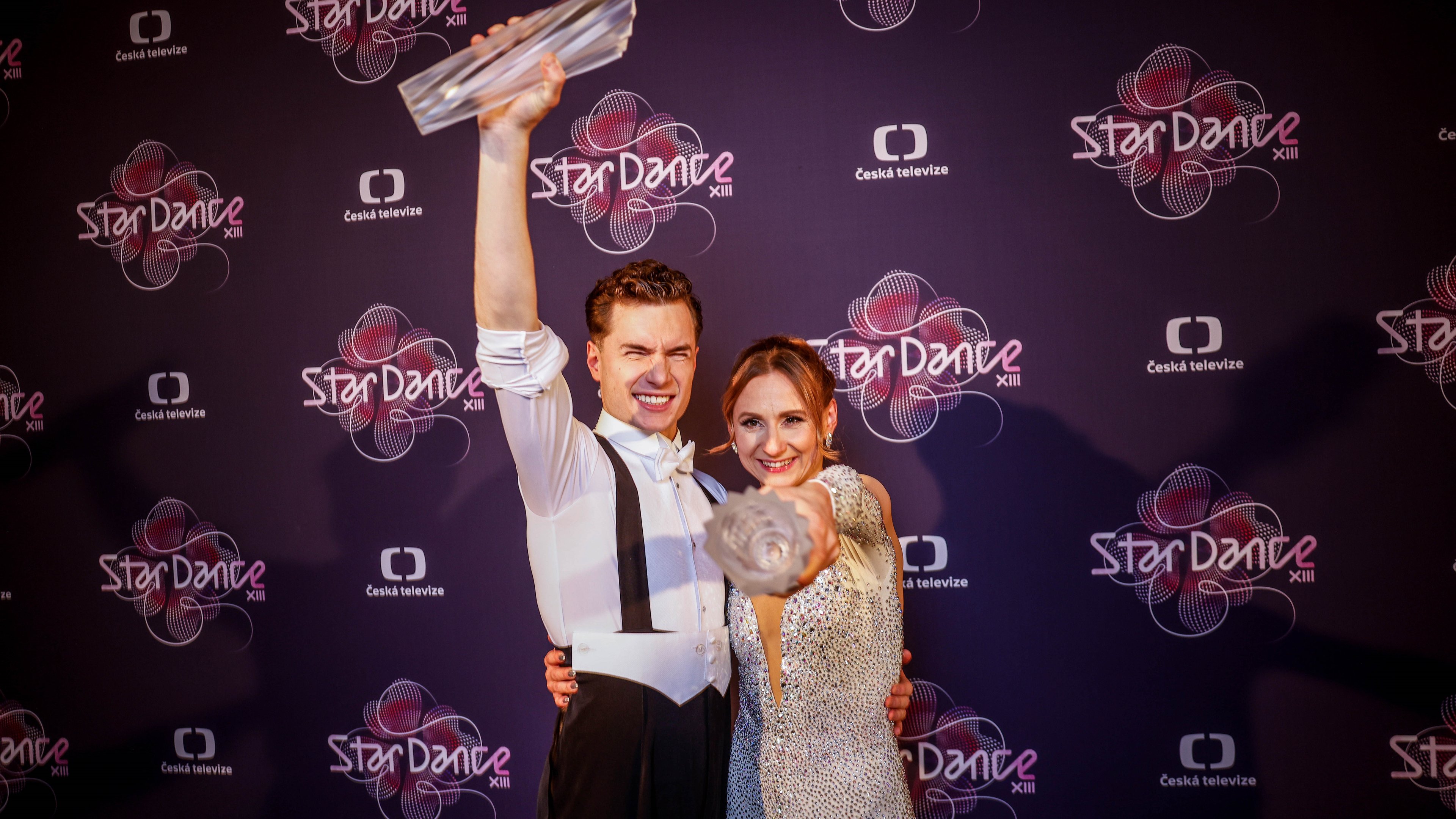 Oskar Hes a Kateřina Bartuněk Hrstková © Česká televize_foto_Mikuláš Křepelka