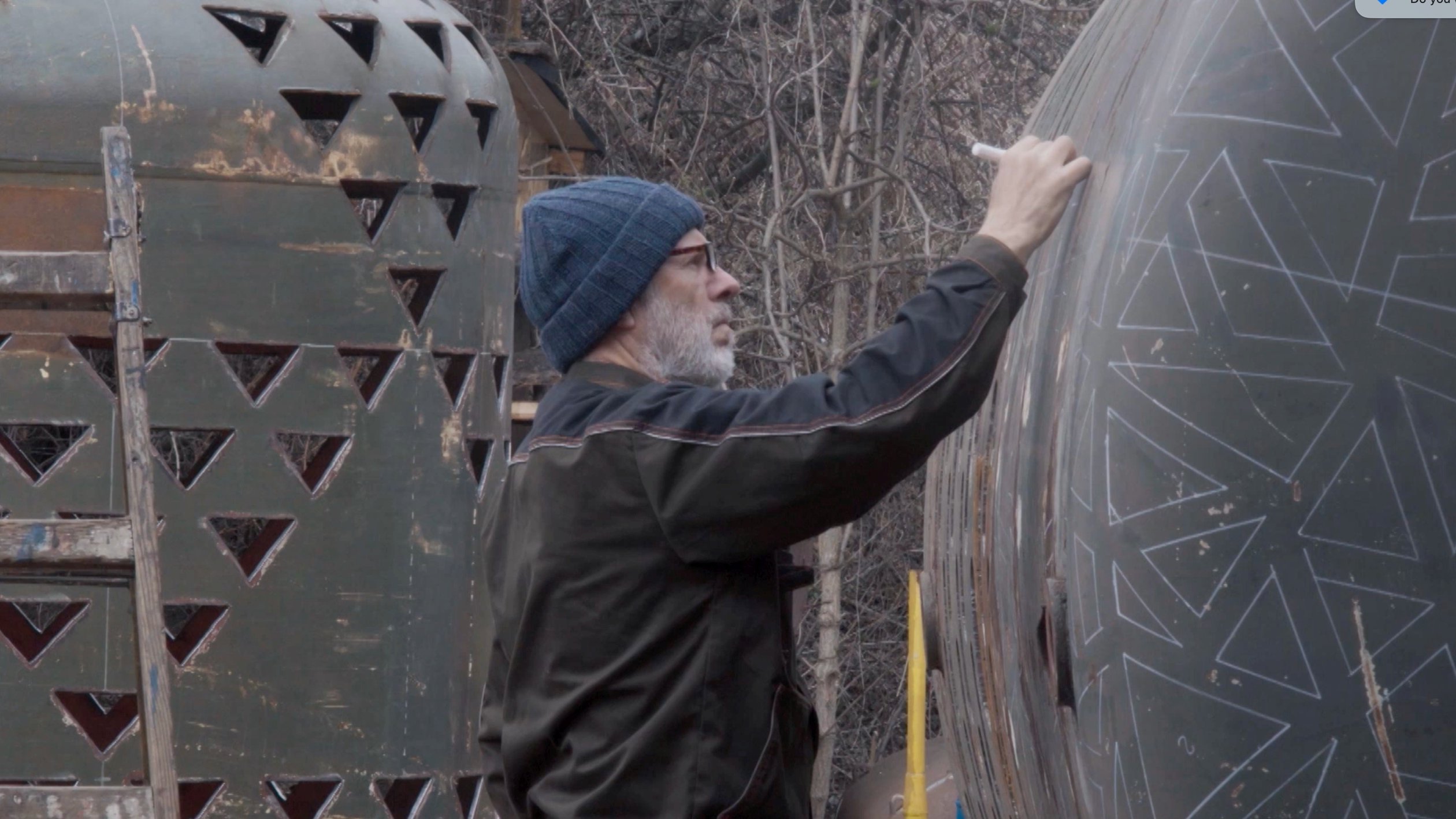 Rezavé květy Čestmíra Sušky nikdy nevadnou. Česká televize uvede premiéru časosběrného dokumentu