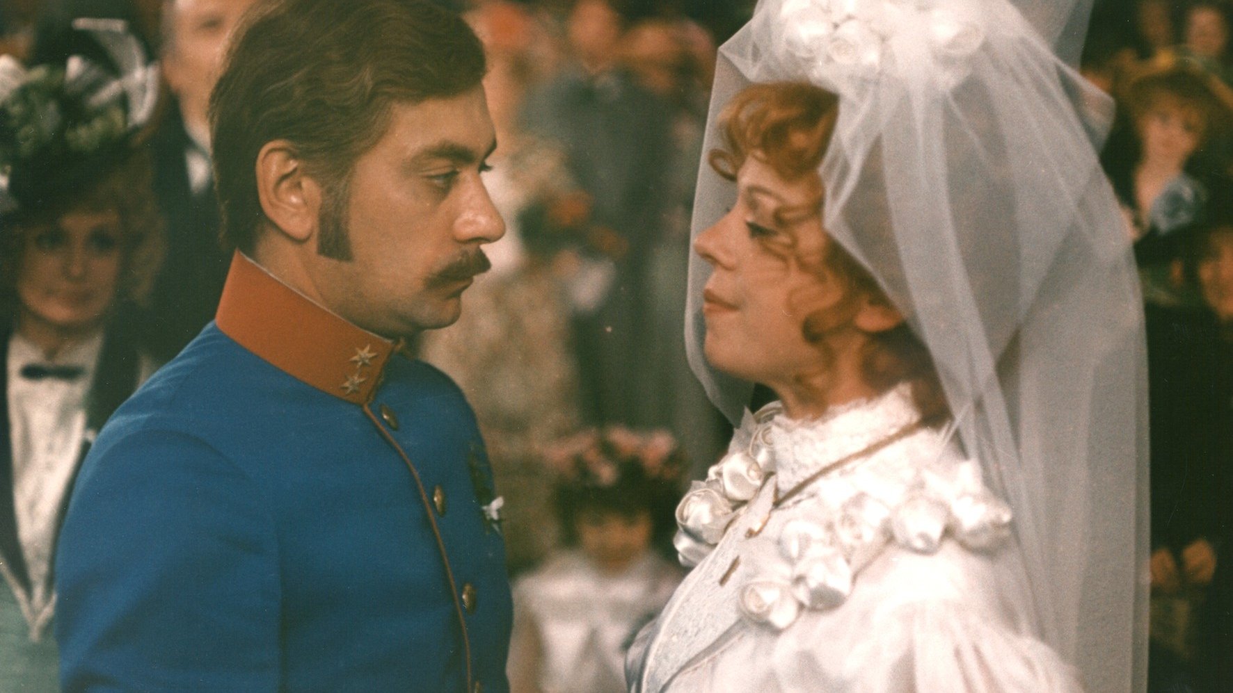 Petrolejové lampy_Iva Janzurová a Petr Cepek_ © Česká televize