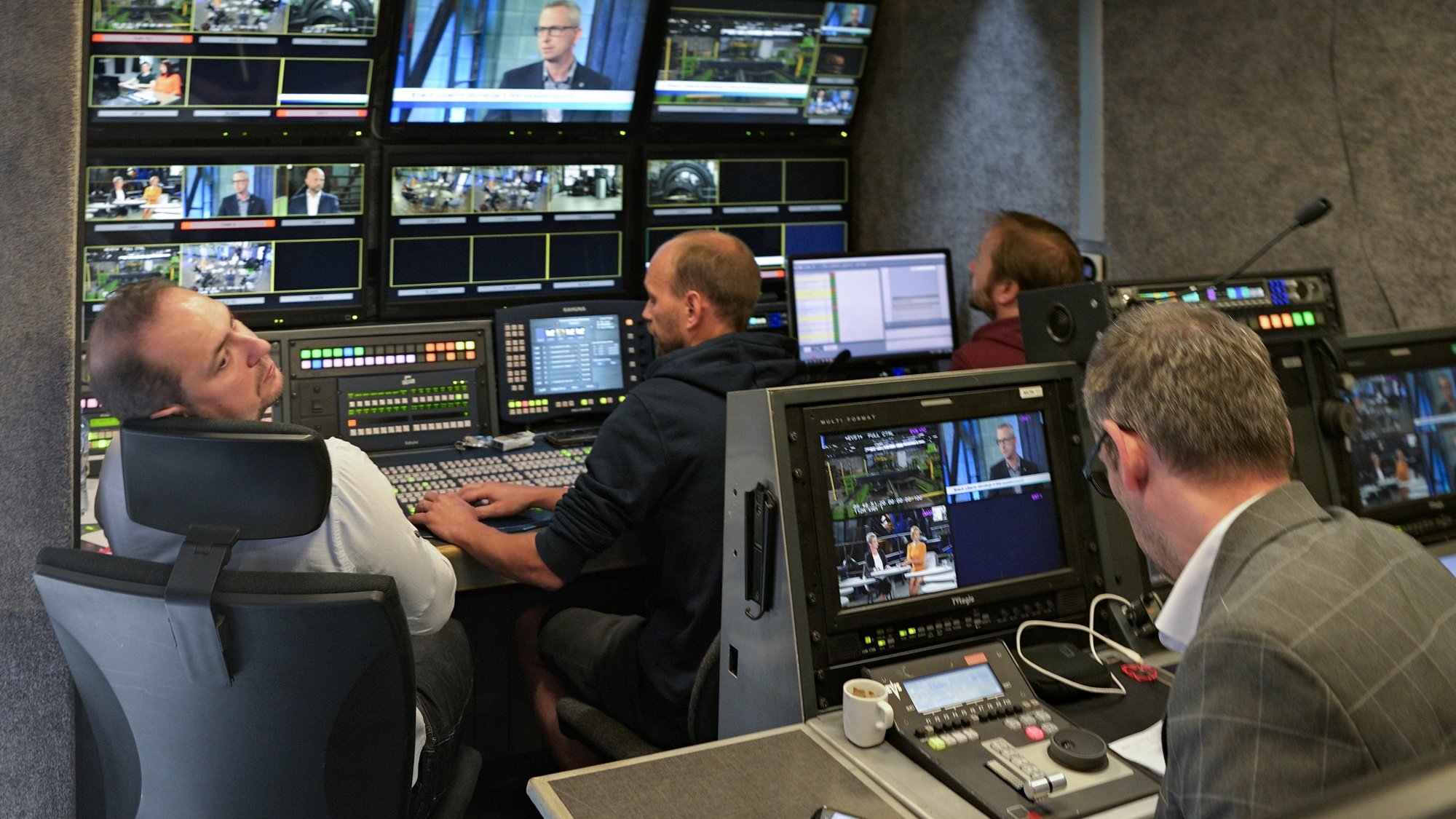 Dnešní přenosový vůz interiér © Česká televize