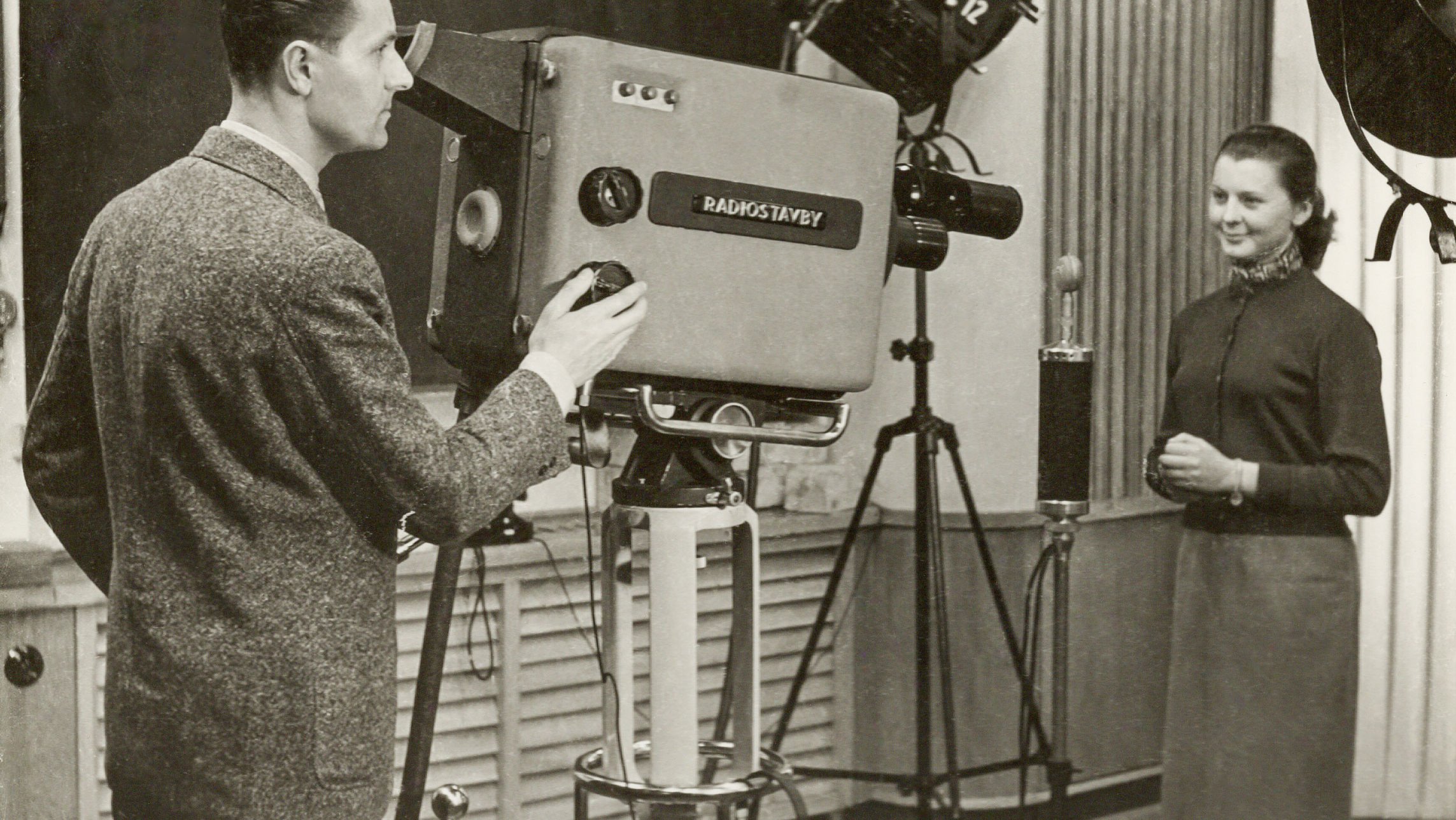 1955 začátky vysílání z ostravské hlasatelny © Česká televize