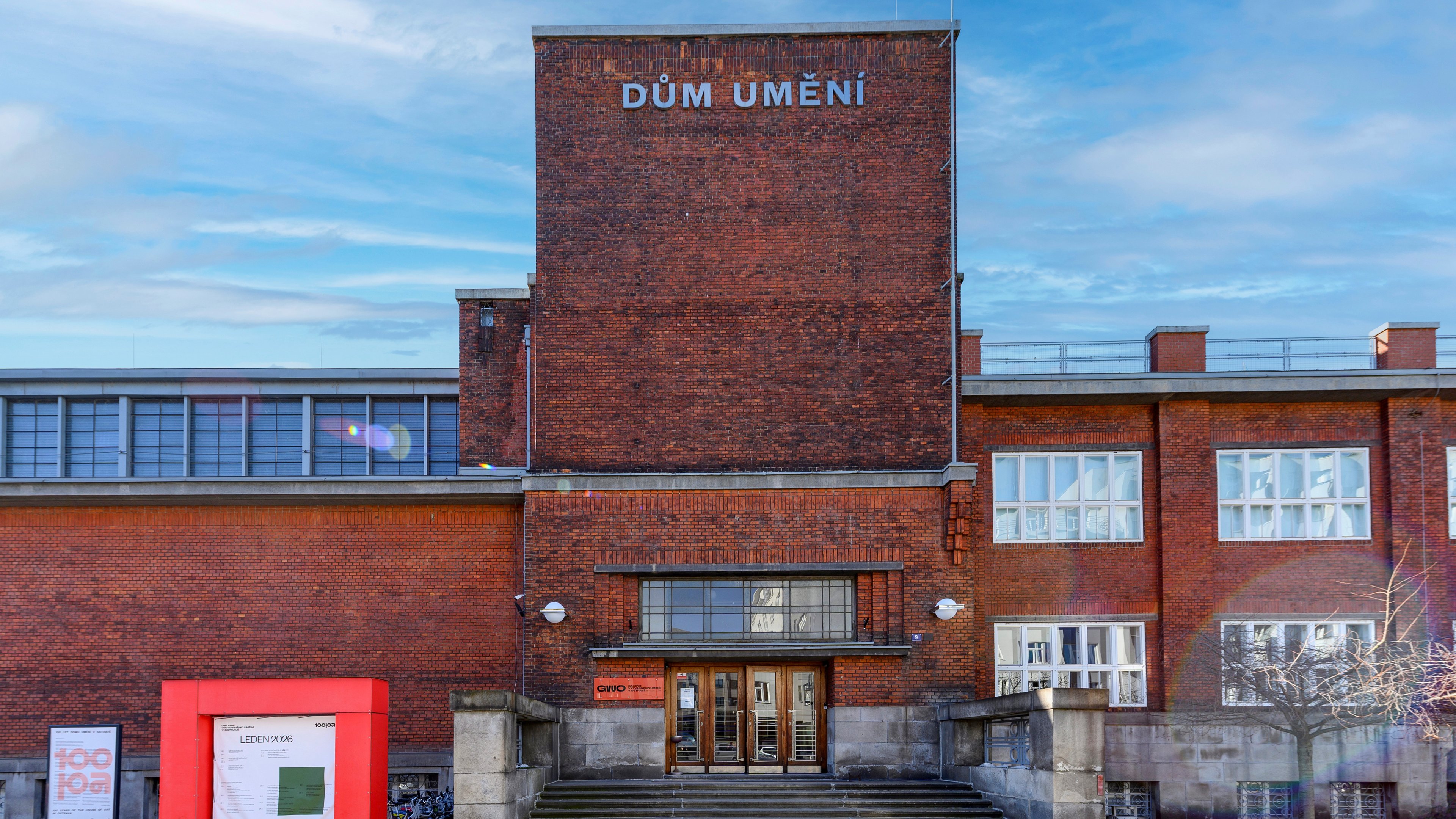 Dům umění v Ostravě slaví sto let. Nový dokument ukazuje jeho příběh na pozadí dějinných zvratů